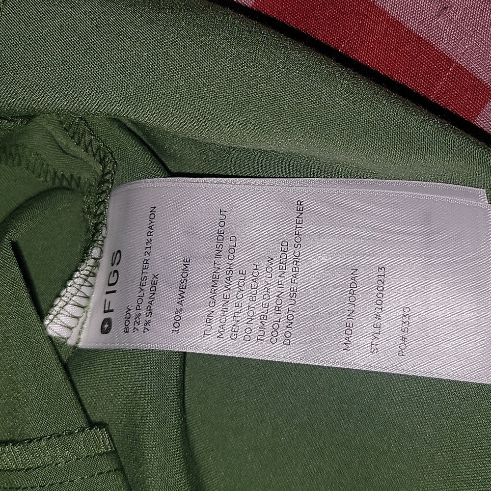 FIGS SCRUB TOP - Picture 3 of 4